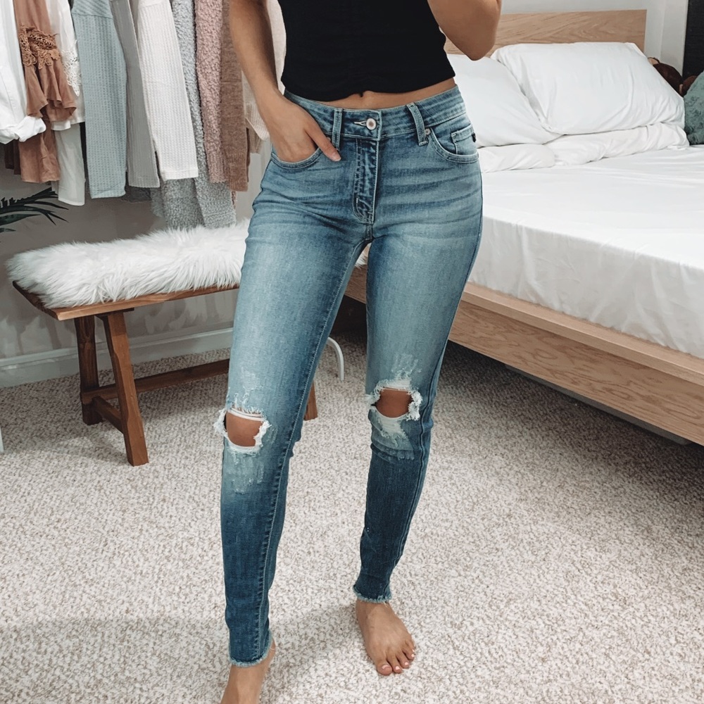 FEW LEFT 🆕 Zach - Medium Wash Slit Denim